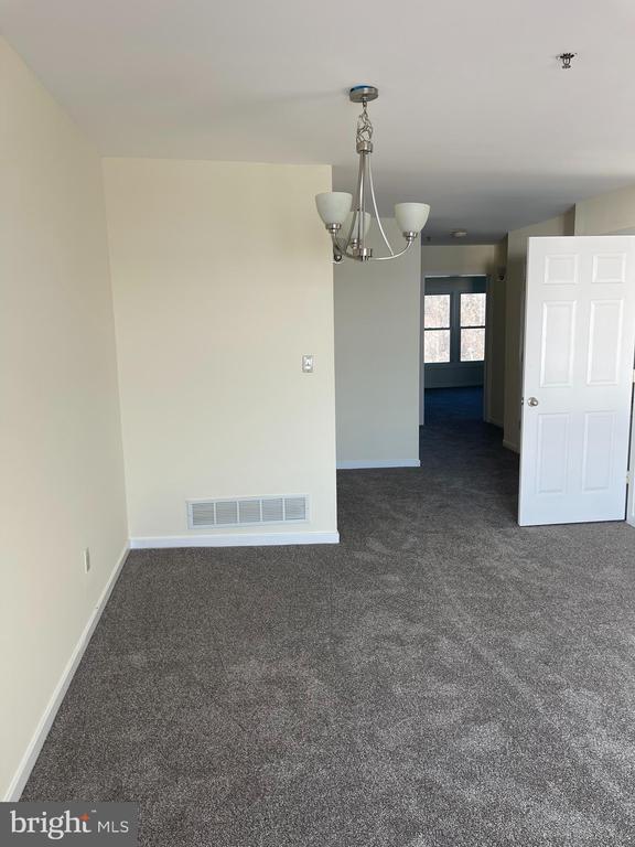 Building Photo - 5215 Le Parc Dr Unit 8