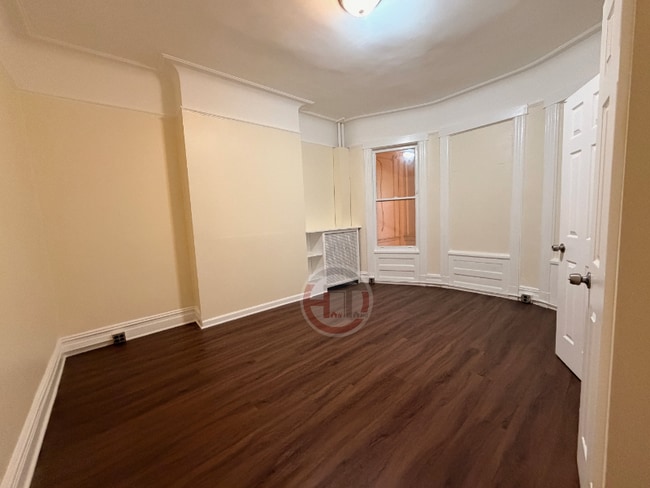 Photo - 853 Van Nest Ave