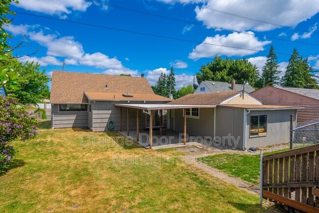 Photo - 834 S 72nd St