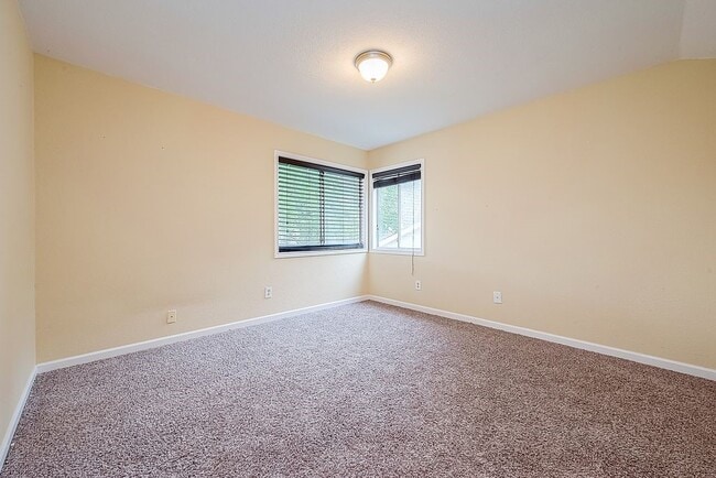 Photo - 2039 Shorewood Ln