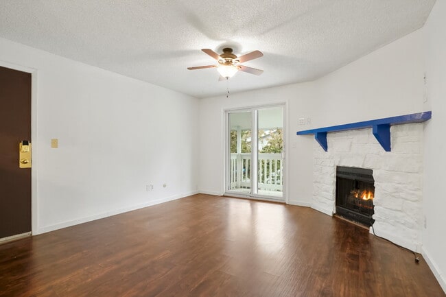 Photo - Aurora - 2 Bedroom 2 Bath Condo - Garage, Washer/Dryer - Community Pool Unit 203