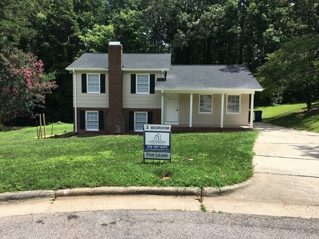 Building Photo - 501 Smokeridge~3 bedroom 2 bath~SPLIT LEVE...