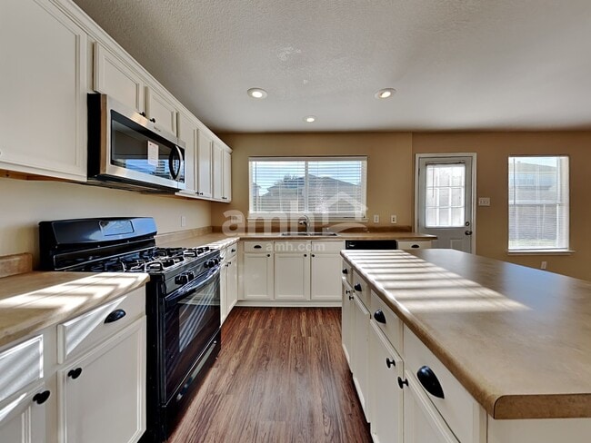 Photo - 421 Hackberry Dr