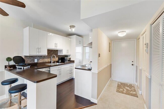 Building Photo - 5401 NW 2nd Ave Unit 322