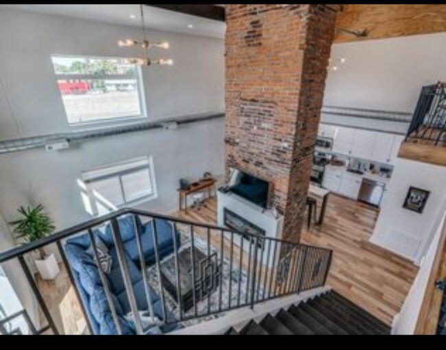 Photo - Madison Ave Unit 900 Madison Apt B