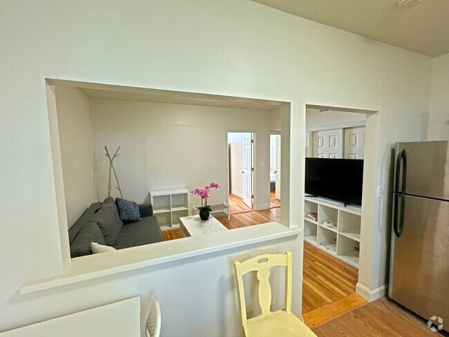 Building Photo - 287 Dorchester St Unit 2 Rental