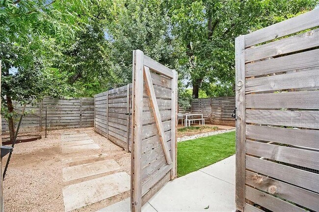 Photo - 505 Tillery St Unidad 9