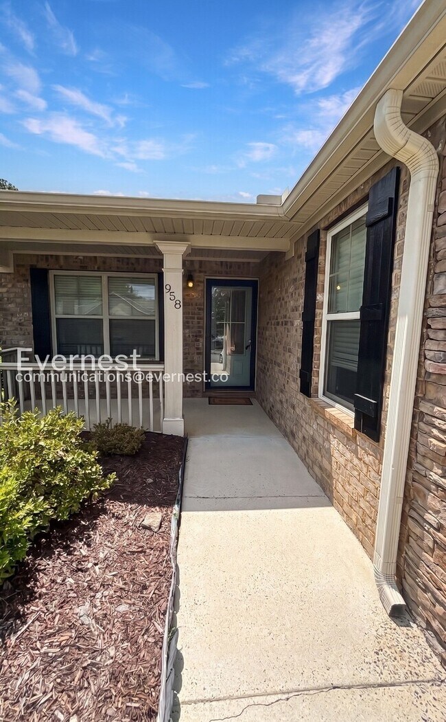 Photo - 2-Bed/2-Bath Town Home/Pet Friendly/Available Now!