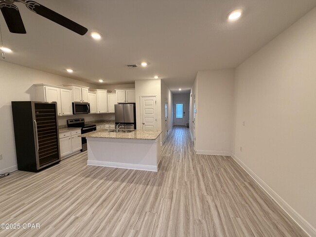 Photo - 544 Melrose Wy