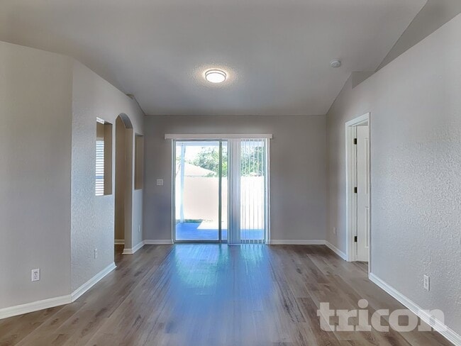 Photo - 2425 Bishop Rd