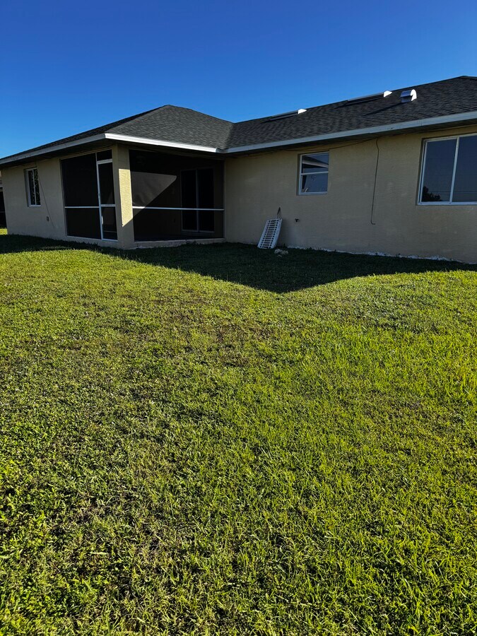 Back view - 738 Andover Ave S