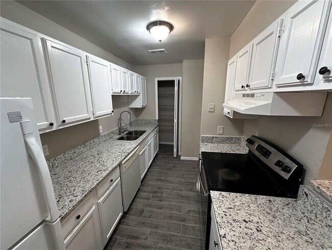 Photo - 500 YELLOWWOOD Ct