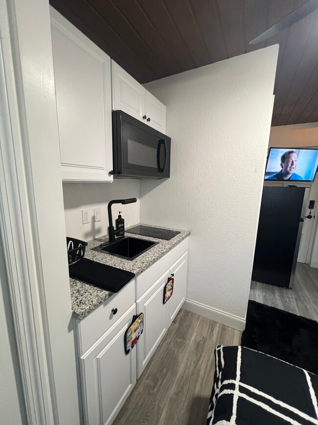 Photo - 590 Ave H SE