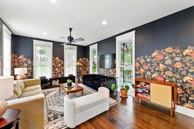 Photo - 813 1/2 E 13th St