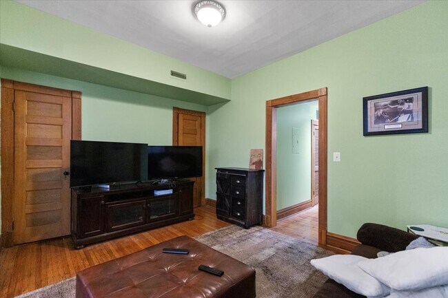 Photo - 505 W Fullerton Pky Unidad 1