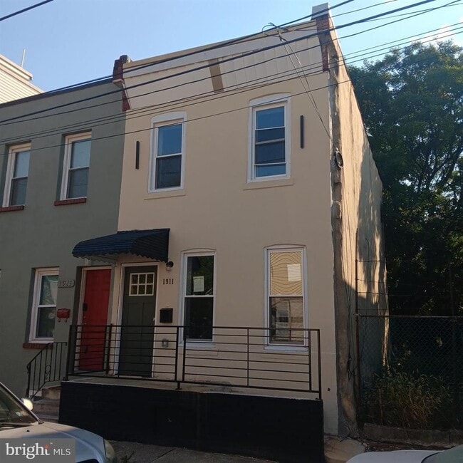 Photo - 1911 N Lawrence St
