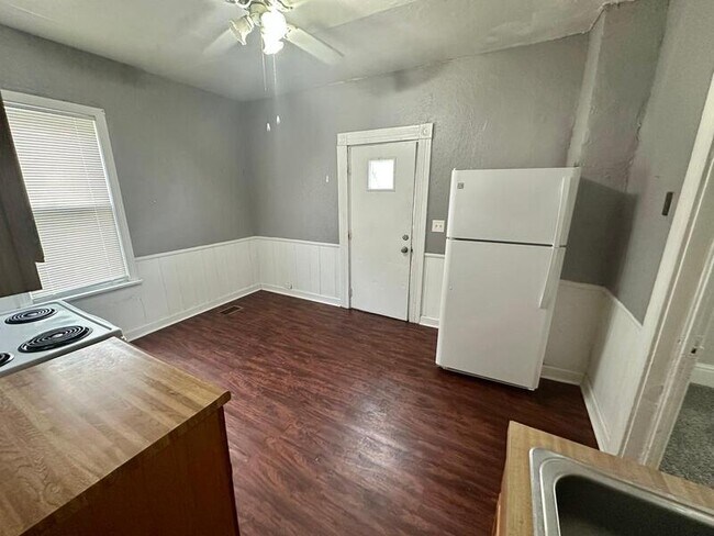 Photo - 206 Courtland St