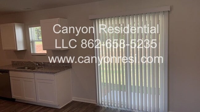 Photo - 559 Dayspring Dr