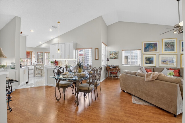 Photo - 7677 Lexington Club Blvd Unidad C