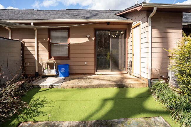 Photo - 141 Glenwood Dr Unit B