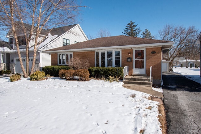 Building Photo - 131 S Lodge Ln