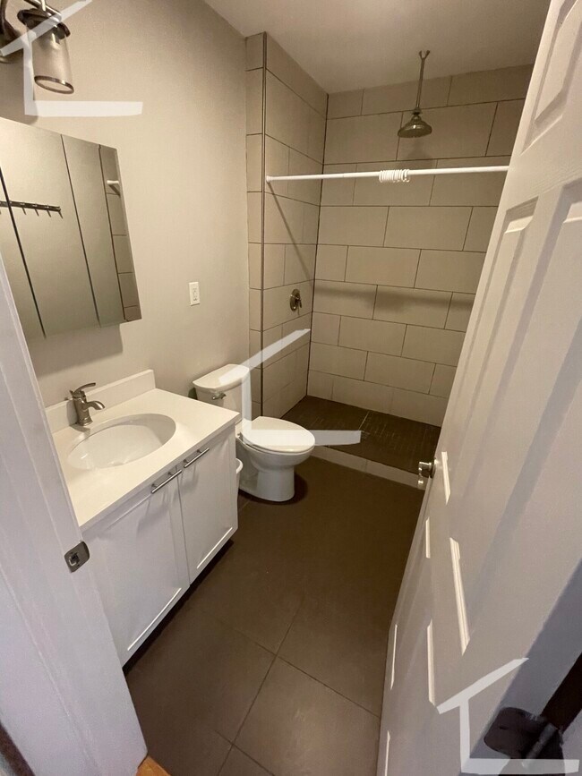 Photo - 166 Hampshire St