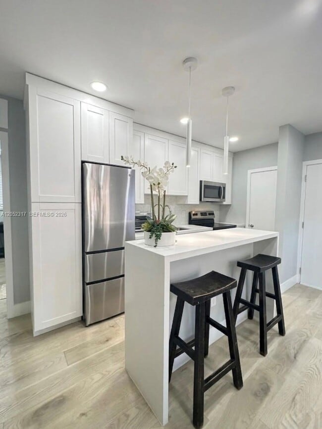 Building Photo - 6330 SW 79th St Unit 7