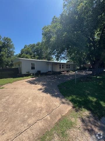 Building Photo - 425 3rd St Rental