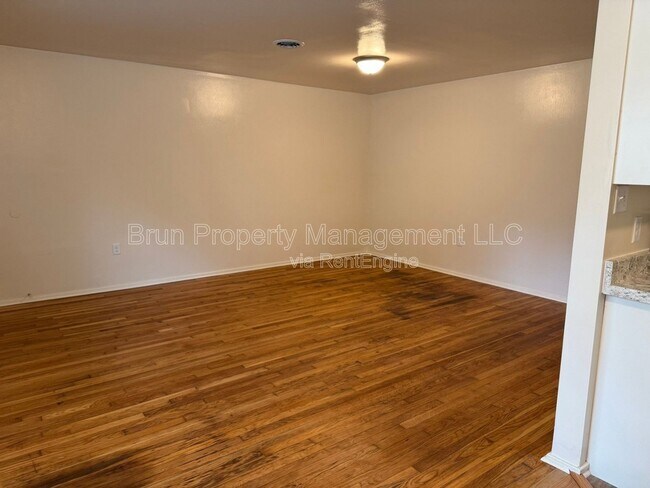 Photo - 3817 Woodlake Dr