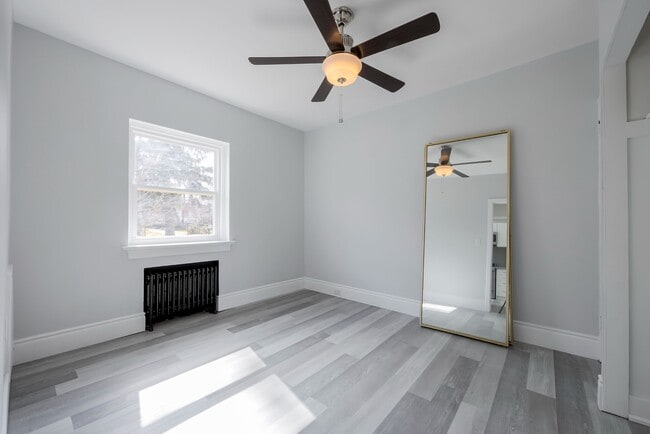 Photo - 8-8 Wellington St W Unit 5