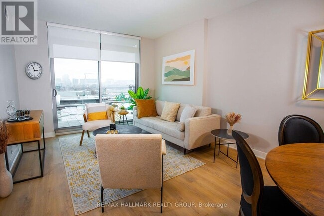 Photo - 275 Carling Ave Unit 908