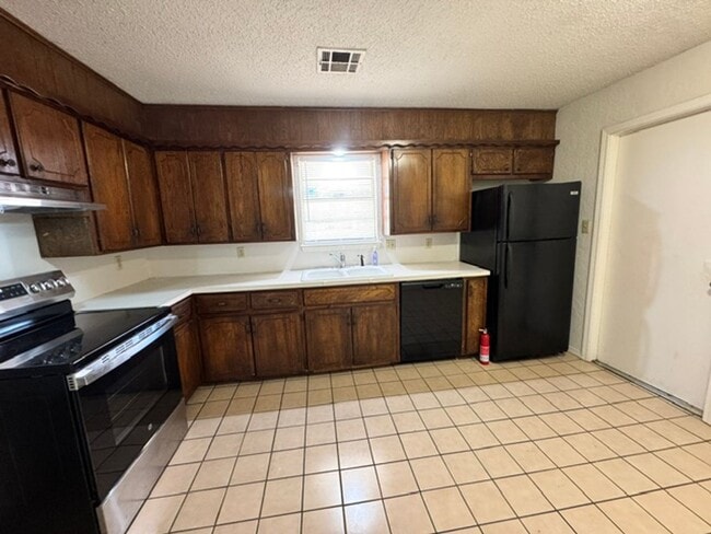 2021 Elmhurst Dr