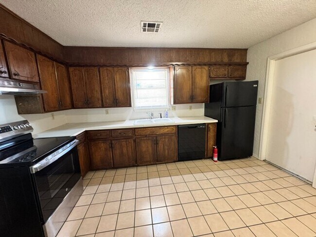 Photo - 2021 Elmhurst Dr