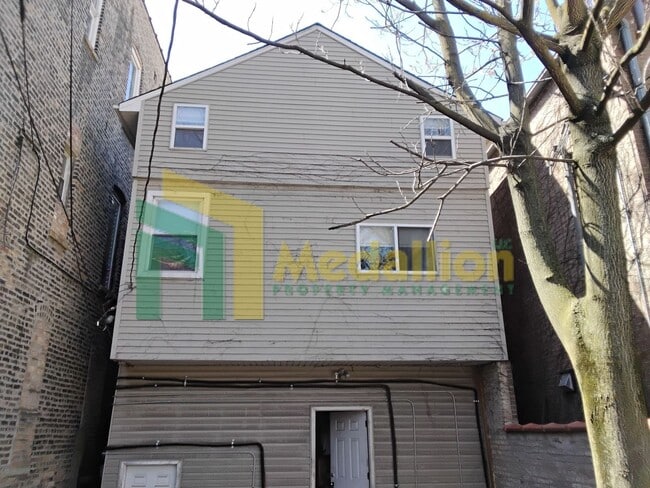 Building Photo - Updated 2-Bedroom Loft-Style Unit 2R