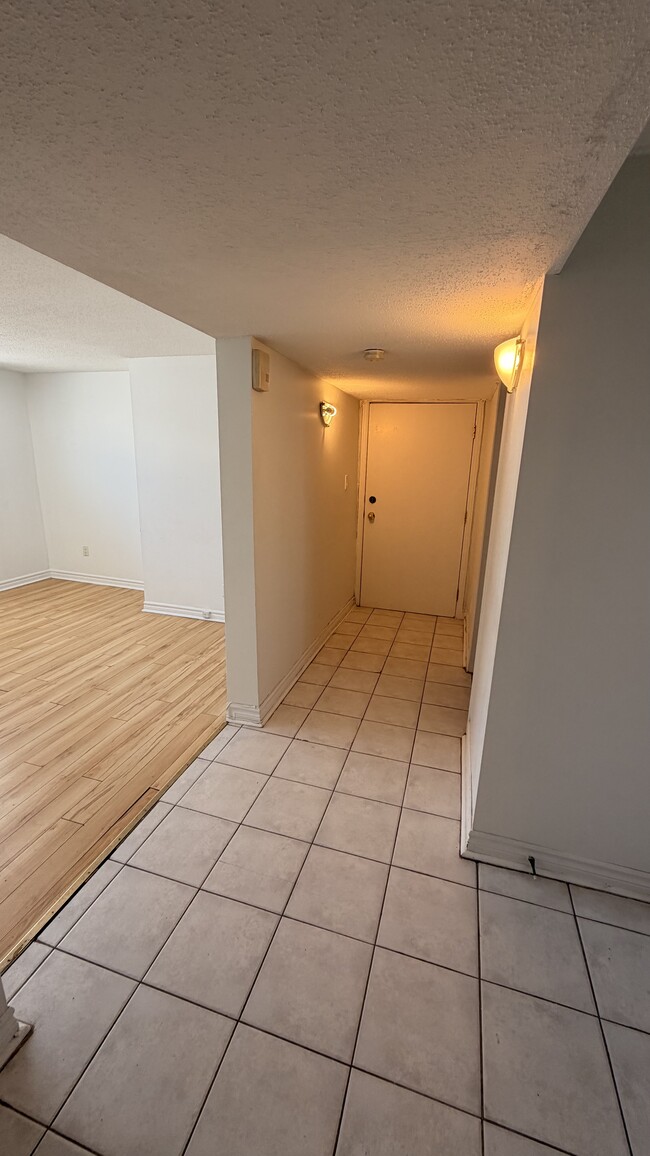 Building Photo - 2478 Chasseur Av Unit Chausseur