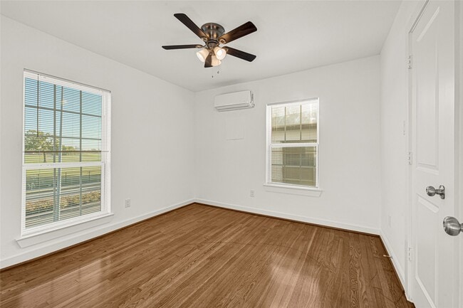 Building Photo - 6620 Lawndale St Unit 3