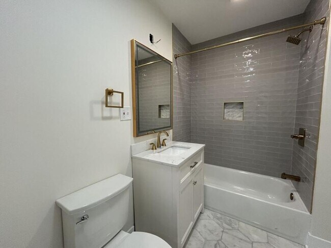 Photo - 4 bedroom in Chicago IL 60625 Unidad 38-1