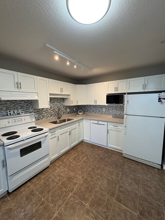 Photo - 3174 Gladwin Rd Unit 207