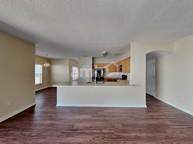 Photo - 330 Salmon Ct