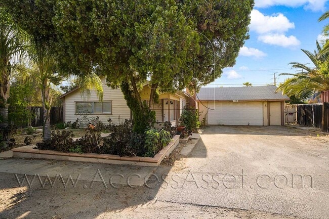 Building Photo - Charming Home in Historic Downtown Lake Elsinore!