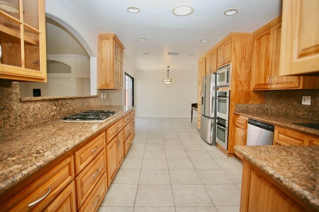 Building Photo - 3Br 2.5Ba + Den/office  Lake Murray Beauty