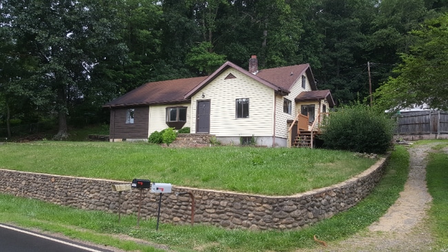 Building Photo - 241 Hookers Gap Rd Rental