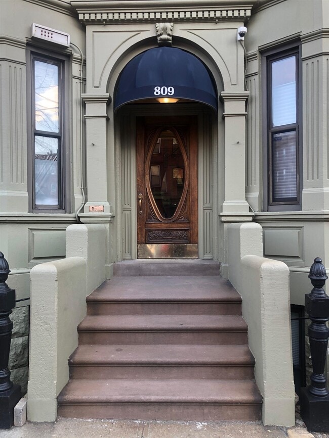 Building Photo - 809 Washington St Unit 4R