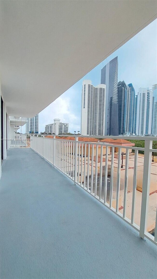 Photo - 210 174th St Unidad 508