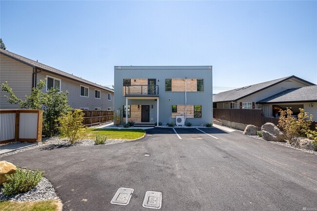 Photo - 113 W Whitman St