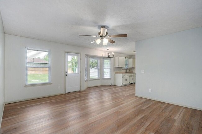 Photo - 205 Smalley St