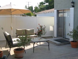 Private patio for entaining (unfurnished) - 5529 Cartwright