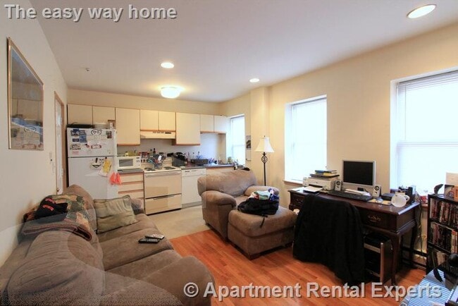 Building Photo - 43 Ivaloo St Unit #8