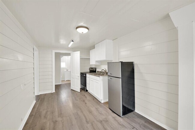 Photo - 4010 Speedway Unidad D