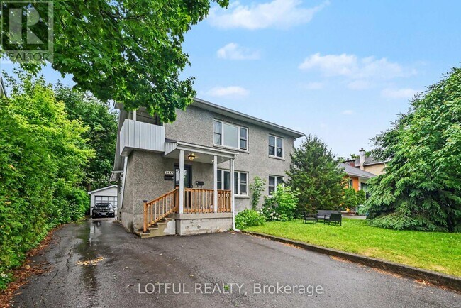 Photo - 2427 Ave du Chasseur Unit 3